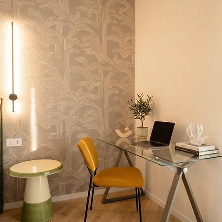 Savoia Station - Bubbles And Relax Apart-hotel